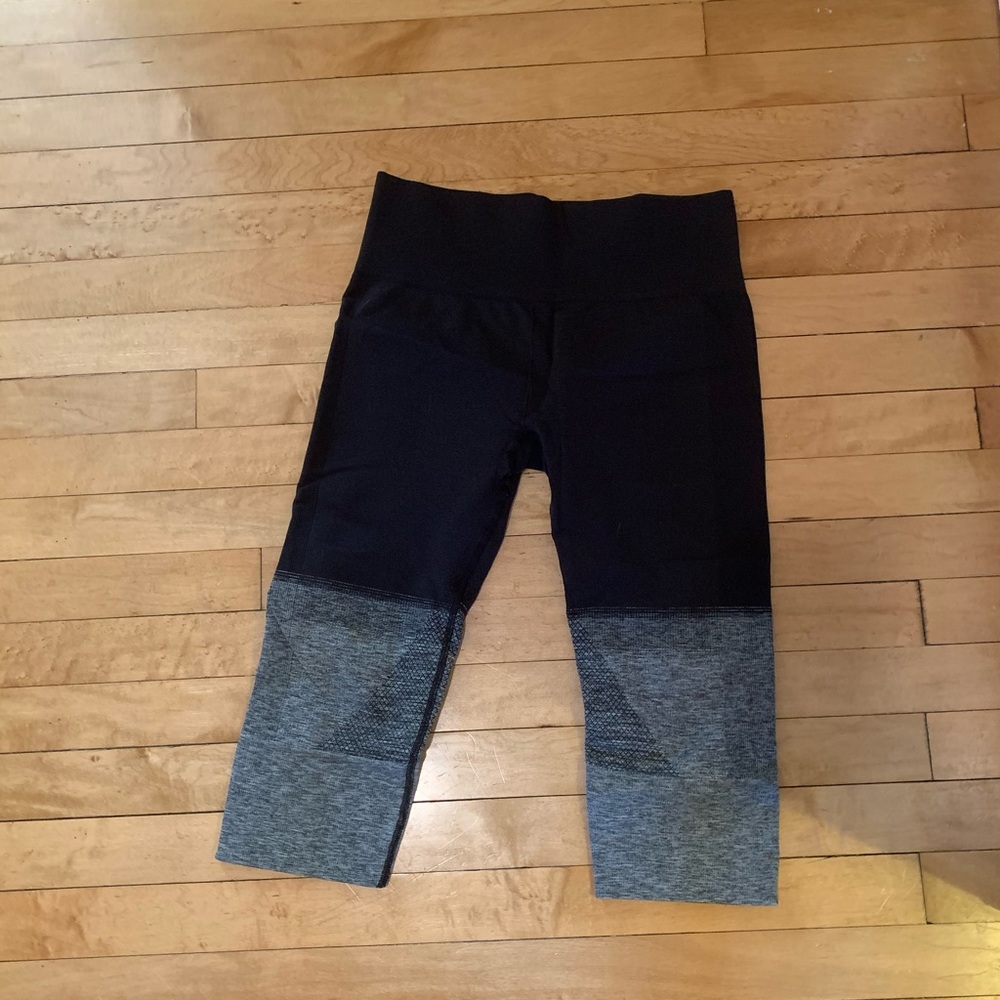 Size 10 lululemon dip dye crops